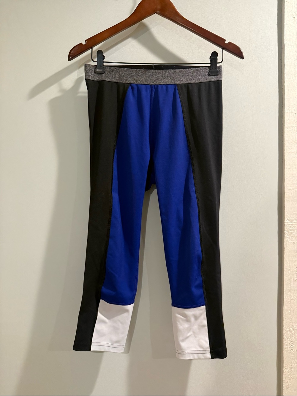 Athleta Black + Royal Blue + White Colorblock Cropped Leggings